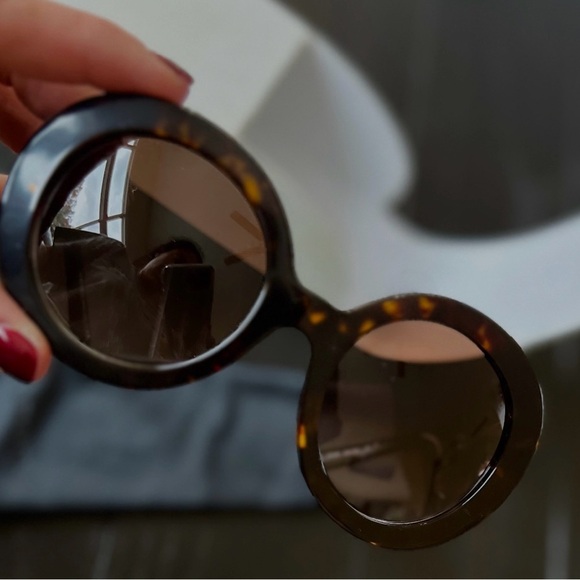 Authentic Prada Baroque tortoise sunglasses. - Picture 5 of 9